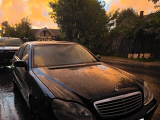 2002 Mercedes-Benz S-Класс 500 IV (W220), чёрный, 800000 рублей, вид 2