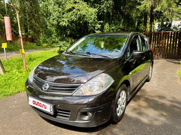 2011 Nissan Tiida I Рестайлинг, коричневый