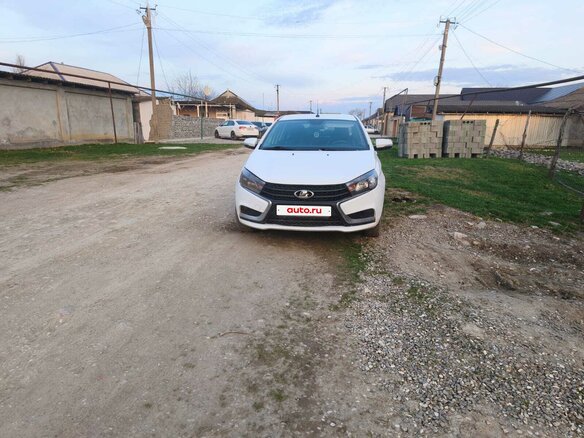 2021 Lada (ВАЗ) Vesta I, белый, 750000 рублей