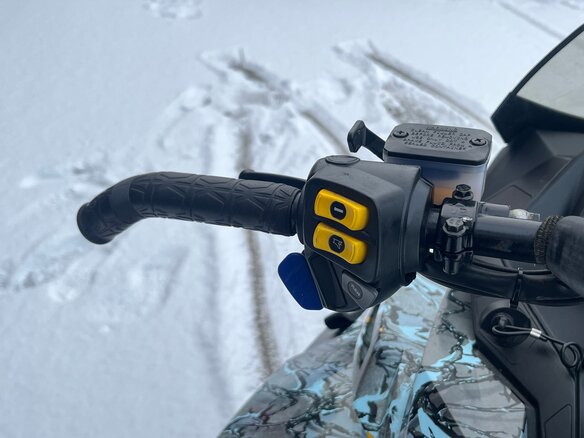 2011 BRP Ski-Doo Tundra 550, жёлтый, 710000 рублей - вид 5