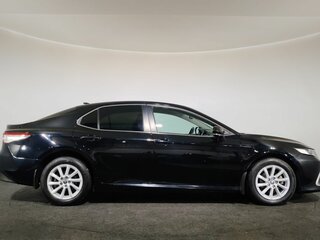 2021 Toyota Camry VIII (XV70) Рестайлинг, чёрный, 2350000 рублей, вид 4