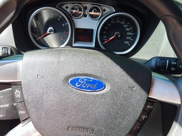2011 Ford Focus II Рестайлинг, серебристый, 360000 рублей - вид 6