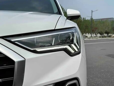 2021 Audi Q3 35 TFSI II (F3), белый, 1700000 рублей, вид 4