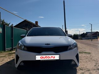 2021 Kia Rio IV Рестайлинг, белый, 1600000 рублей, вид 3