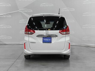 2017 Honda Freed II, белый, 1380000 рублей, вид 4