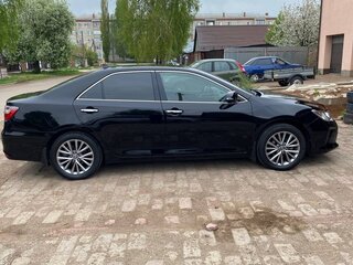 2016 Toyota Camry VII (XV50) Рестайлинг, чёрный, 2455000 рублей, вид 2