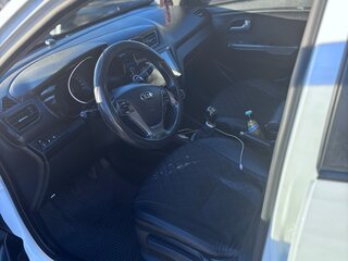2017 Kia Rio III Рестайлинг, белый, 850000 рублей, вид 4
