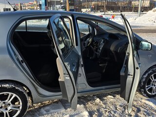 2008 Toyota Yaris Multimode II, серебристый, 798000 рублей, вид 5