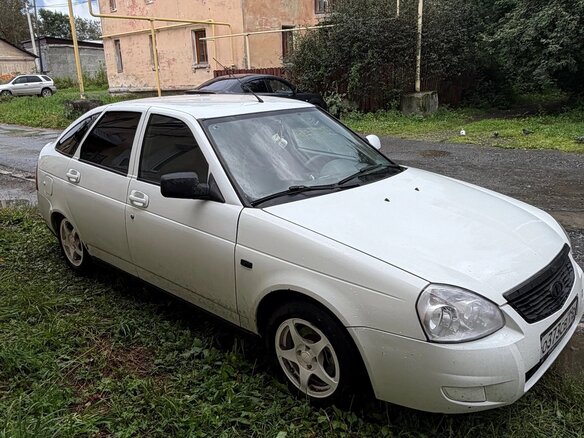 2010 Lada (ВАЗ) Priora I, белый, 180000 рублей