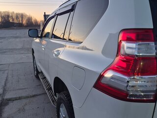 2015 Toyota Land Cruiser Prado 150 Series Рестайлинг 1, белый, 3500000 рублей, вид 3