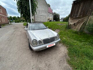 1996 Mercedes-Benz E-Класс 200 II (W210, S210), серебристый, 230000 рублей, вид 1