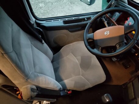 2004 Volvo VNL, белый, 3200000 рублей, вид 4