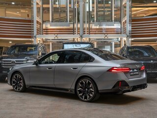 2026 BMW 5 серии 540d xDrive VIII (G60/G61/G68), серый, 14190000 рублей, вид 4
