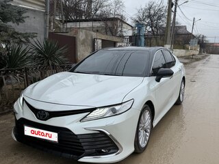 2020 Toyota Camry VIII (XV70), белый, 2390000 рублей, вид 2