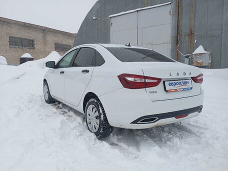 2024 Lada (ВАЗ) Vesta I Рестайлинг (NG), белый, 908000 рублей, вид 4