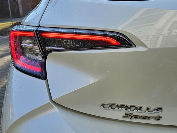 2018 Toyota Corolla Sport XII (E210), белый, 1700000 рублей - вид 17