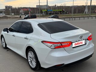 2018 Toyota Camry VIII (XV70), белый, 2900000 рублей, вид 4