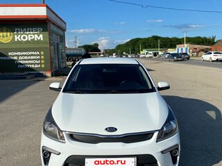 2017 Kia Rio IV, белый, 900000 рублей, вид 1