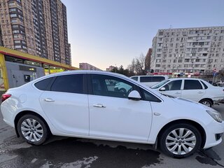 2013 Opel Astra J Рестайлинг, белый, 1300000 рублей, вид 4