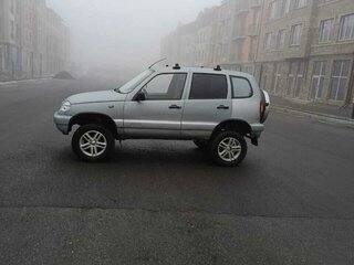 2003 Chevrolet Niva I, серебристый, 330000 рублей, вид 3