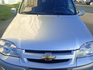 2011 Chevrolet Niva I Рестайлинг, серебристый, 430000 рублей, вид 4