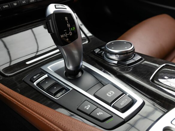 2016 BMW 5 серии 530d xDrive VI (F10/F11/F07) Рестайлинг, чёрный - вид 17