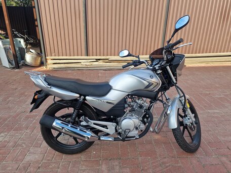 2021 Yamaha YBR125, серебристый, 265000 рублей, вид 1