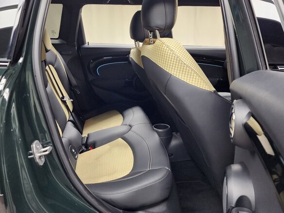 2022 Mini Hatch Cooper III (F55/F56) Рестайлинг 2, зелёный, 2000000 рублей - вид 17