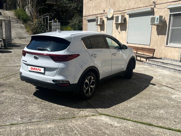 2021 Kia Sportage IV Рестайлинг, белый, 2190000 рублей - вид 3