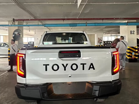 2026 Toyota Hilux IX, белый, 4741000 рублей, вид 5
