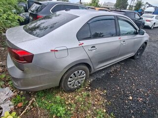 2021 Volkswagen Polo VI, серебристый, 847000 рублей, вид 4