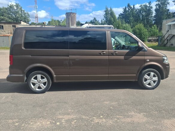 2012 Volkswagen Multivan T5 Рестайлинг, коричневый, 1850000 рублей - вид 2