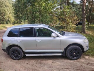 2008 Volkswagen Touareg I Рестайлинг, серебристый, 1200000 рублей, вид 5