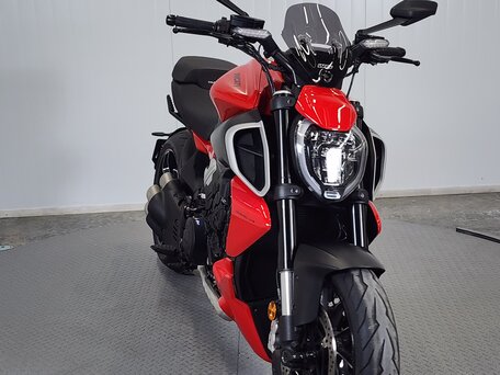 2023 Ducati Diavel V4, красный, 2179000 рублей, вид 3