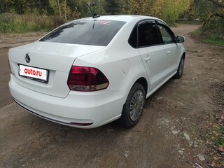 2018 Volkswagen Polo V Рестайлинг, белый, 925000 рублей, вид 4