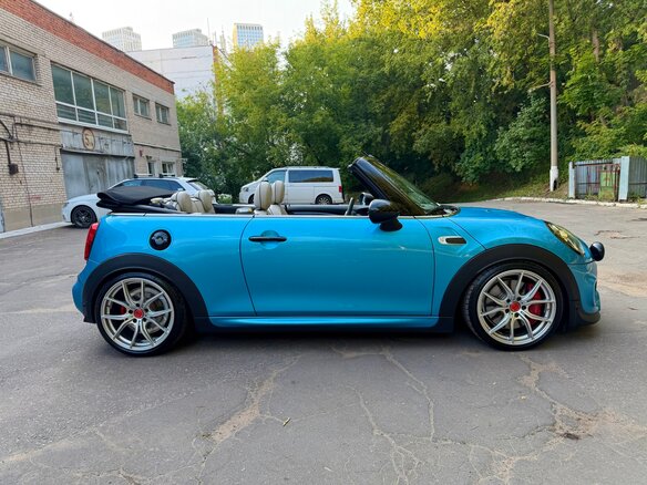 2019 Mini Cabrio JCW John Cooper Works III Рестайлинг, голубой, 3850000 рублей - вид 3