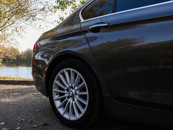 2013 BMW 5 серии 528i xDrive VI (F10/F11/F07) Рестайлинг, коричневый, 2050000 рублей - вид 6