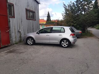 2011 Volkswagen Golf VI, серебристый, 900000 рублей, вид 2