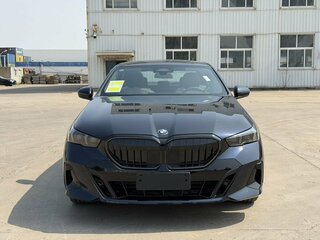 2025 BMW 5 серии 530i VIII (G60/G61/G68), чёрный, 9490000 рублей, вид 5