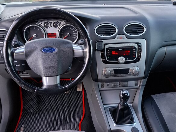 2010 Ford Focus II Рестайлинг, белый, 500000 рублей - вид 6
