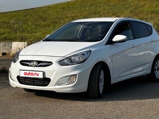 2011 Hyundai Solaris I, белый, 935000 рублей, вид 1