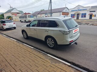 2014 Mitsubishi Outlander III Рестайлинг, белый, 1400000 рублей, вид 4
