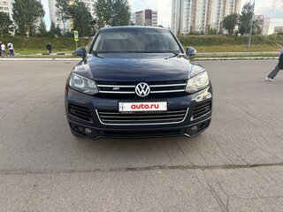 2014 Volkswagen Touareg II, синий, 2000000 рублей, вид 2