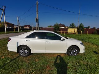 2017 Toyota Camry VII (XV50) Рестайлинг, белый, 1600000 рублей, вид 4