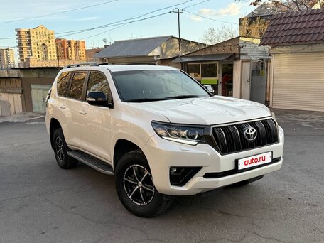 2021 Toyota Land Cruiser Prado 150 Series Рестайлинг 3, белый, 6500000 рублей, вид 4