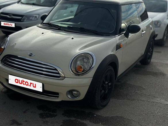 2010 Mini Hatch One II (R56) Рестайлинг, белый, 720000 рублей - вид 1