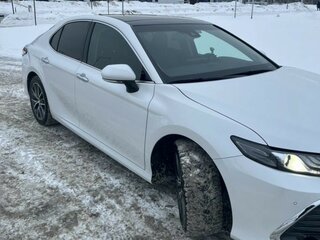 2023 Toyota Camry VIII (XV70) Рестайлинг, белый, 3900000 рублей, вид 4