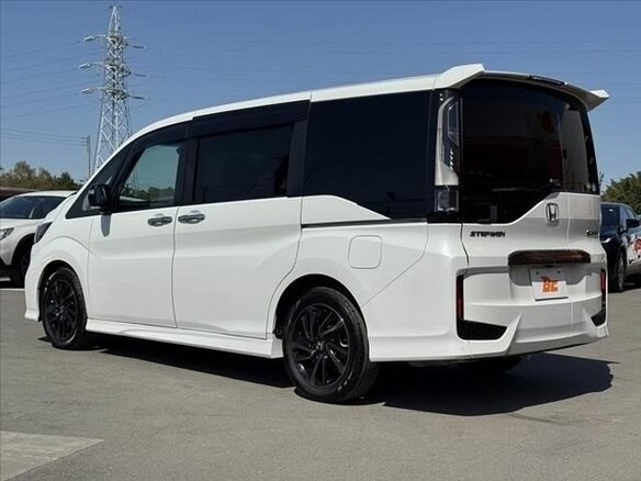 2022 Honda Stepwgn Spada V Рестайлинг, белый, 1610888 рублей - вид 5