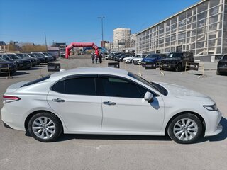 2020 Toyota Camry VIII (XV70), белый, 2970000 рублей, вид 3