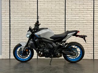 2026 Yamaha MT-09 (FZ-09), серый, 1575000 рублей, вид 2